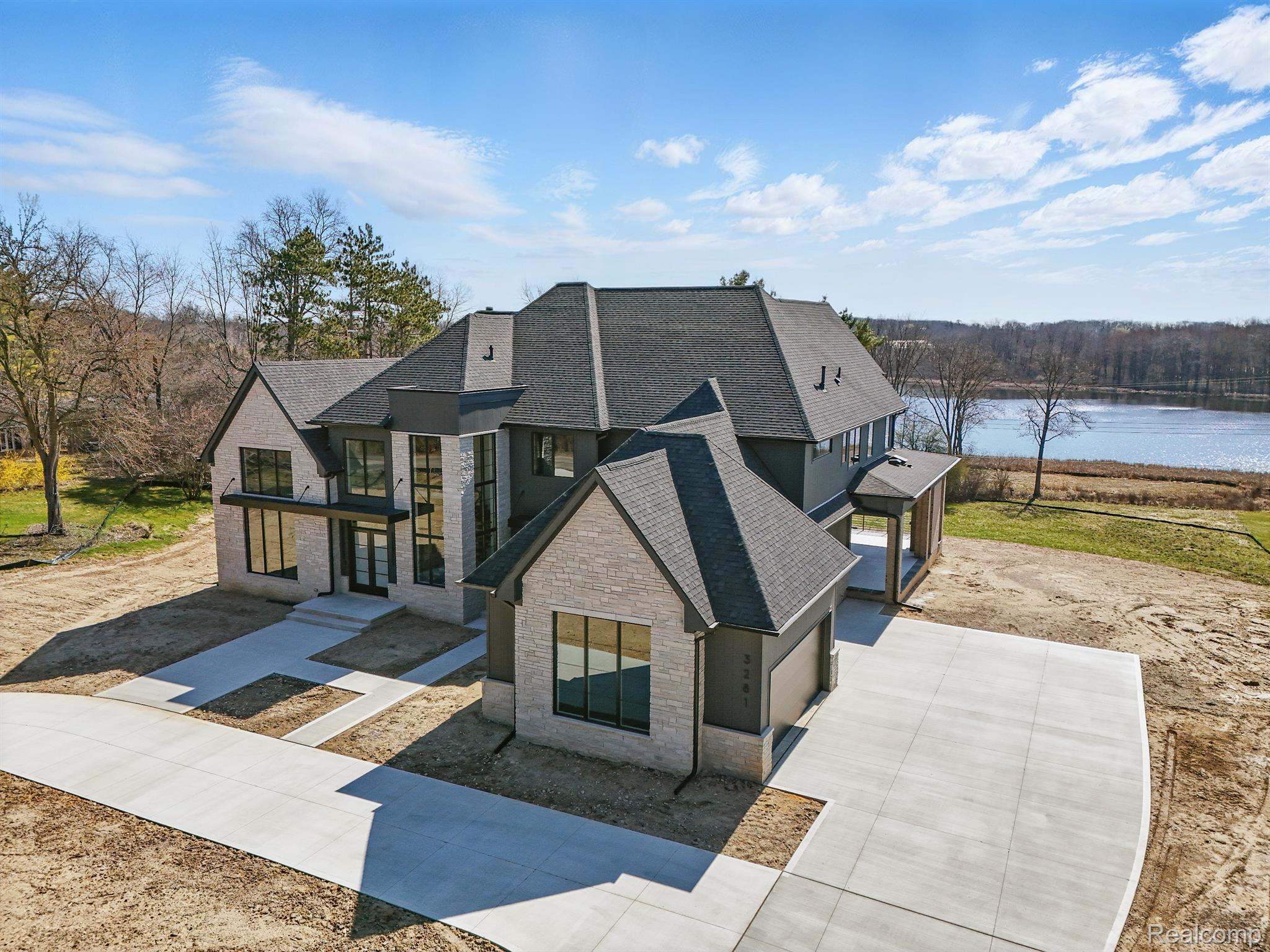 3281 Chickering Lane