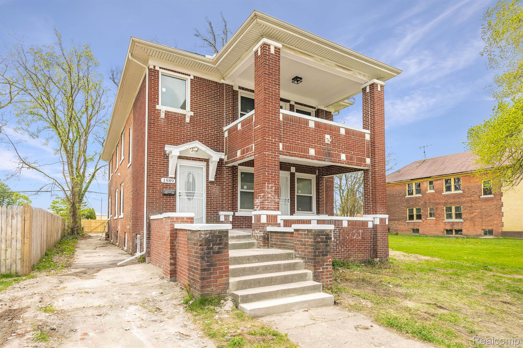 1989 GLADSTONE Street