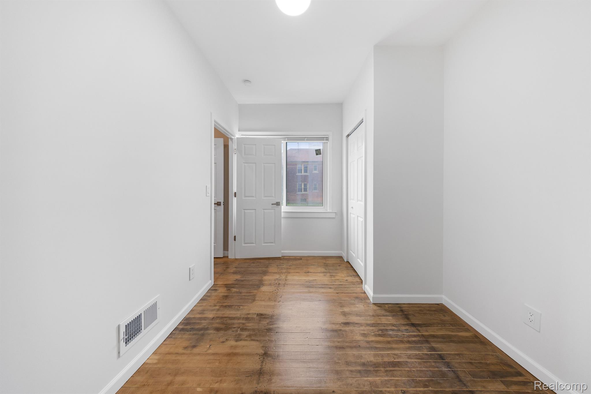 1989 GLADSTONE Street