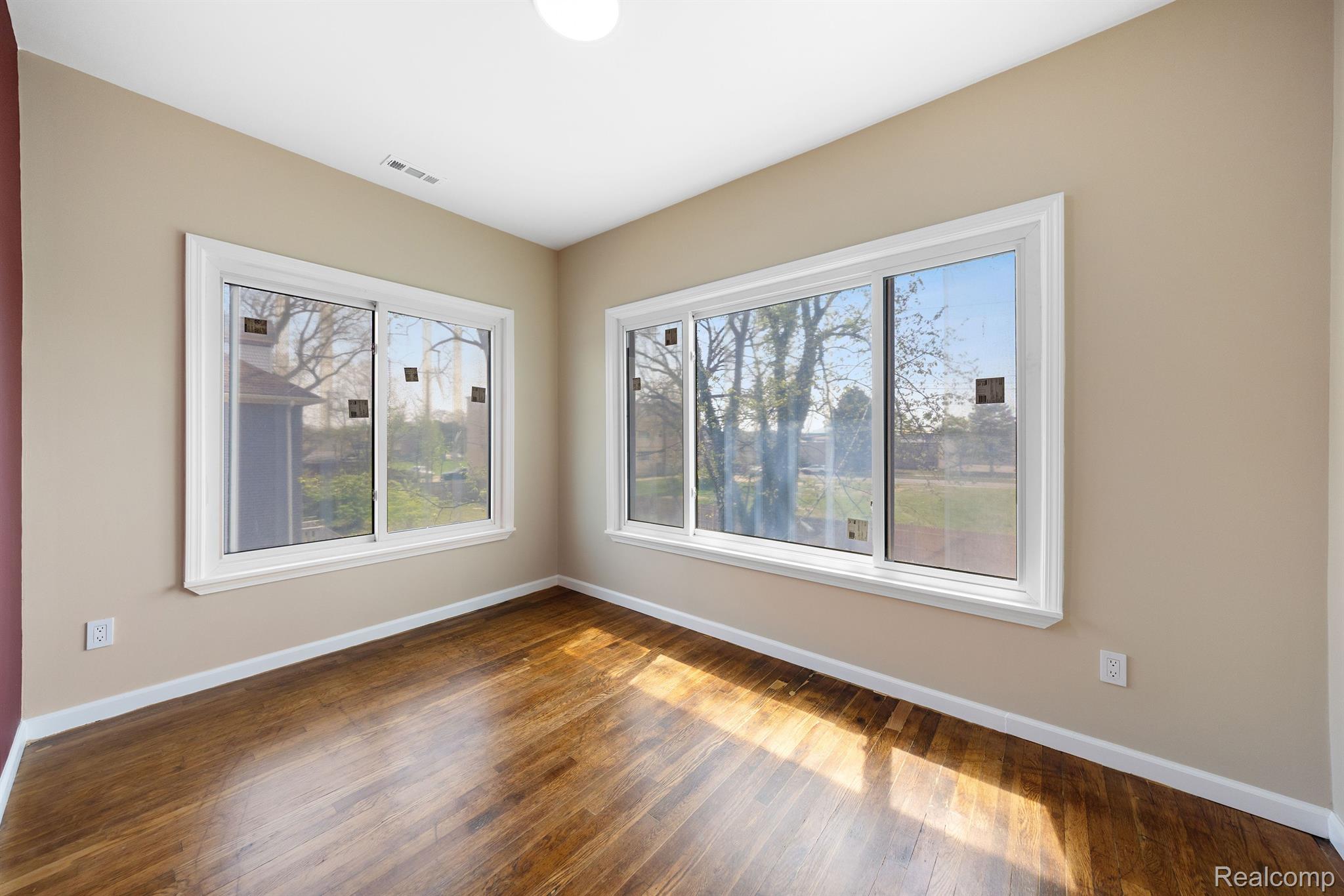 1989 GLADSTONE Street