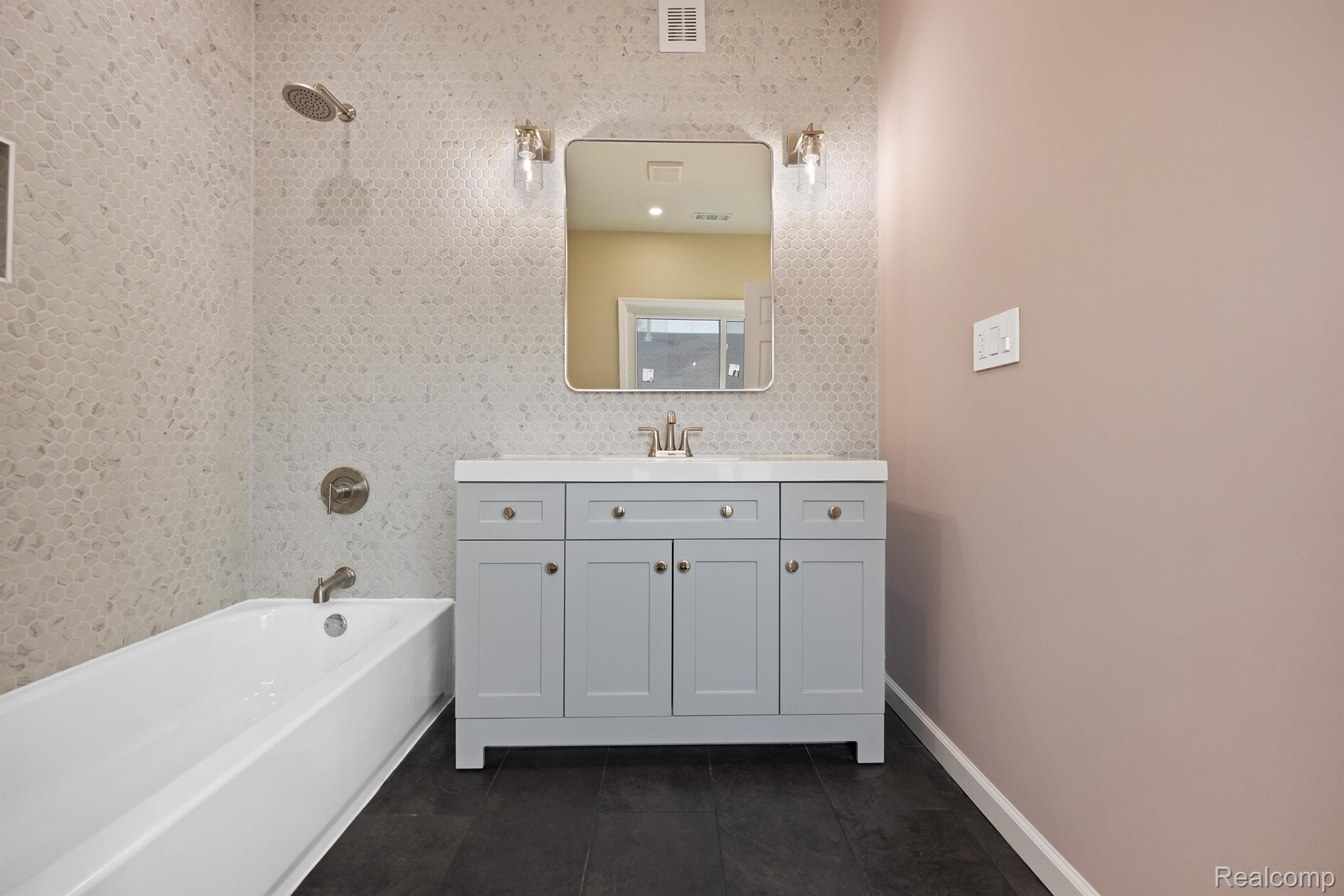 1989 GLADSTONE Street