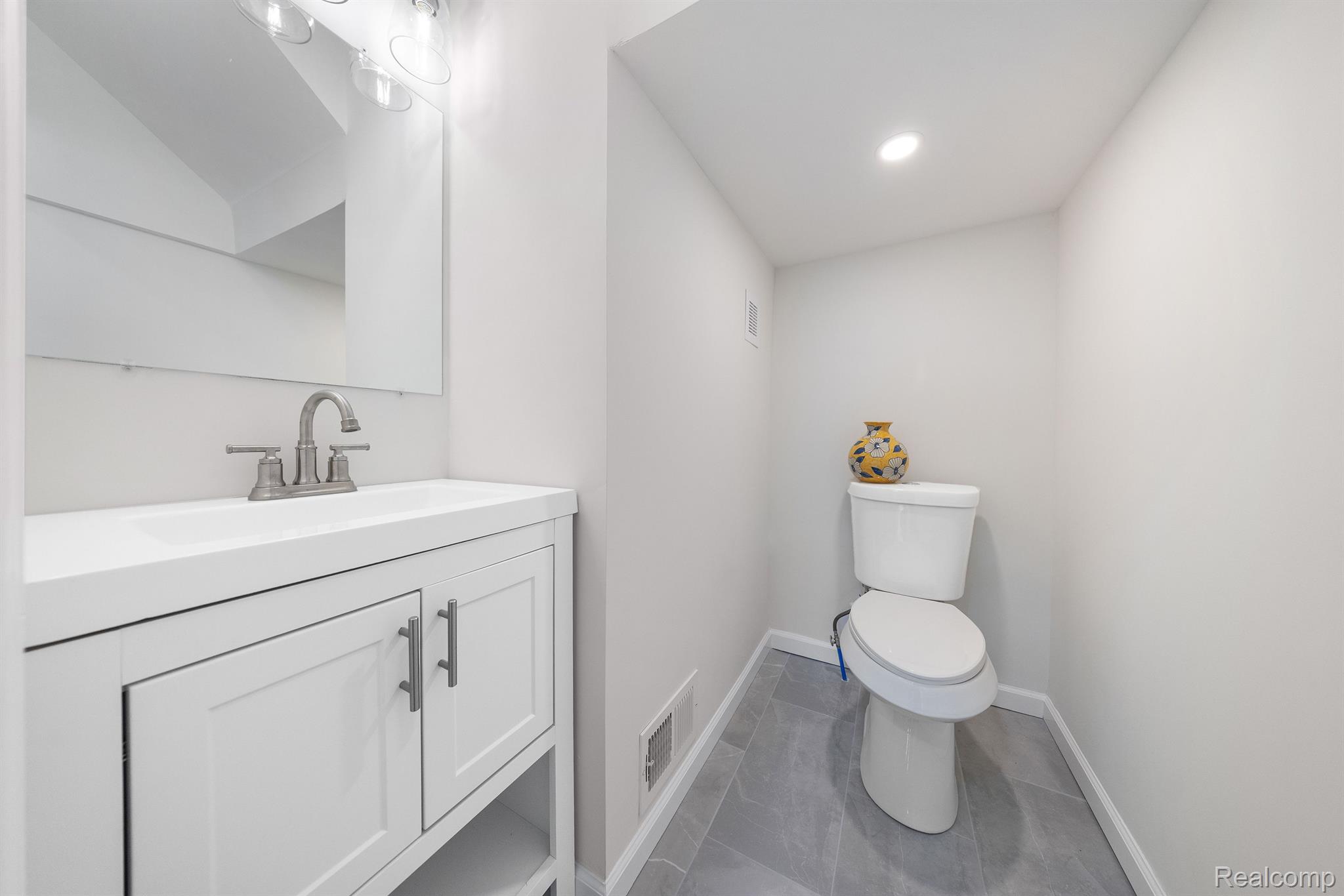 1989 GLADSTONE Street