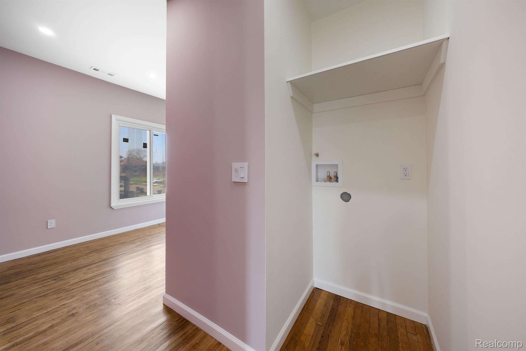 1989 GLADSTONE Street