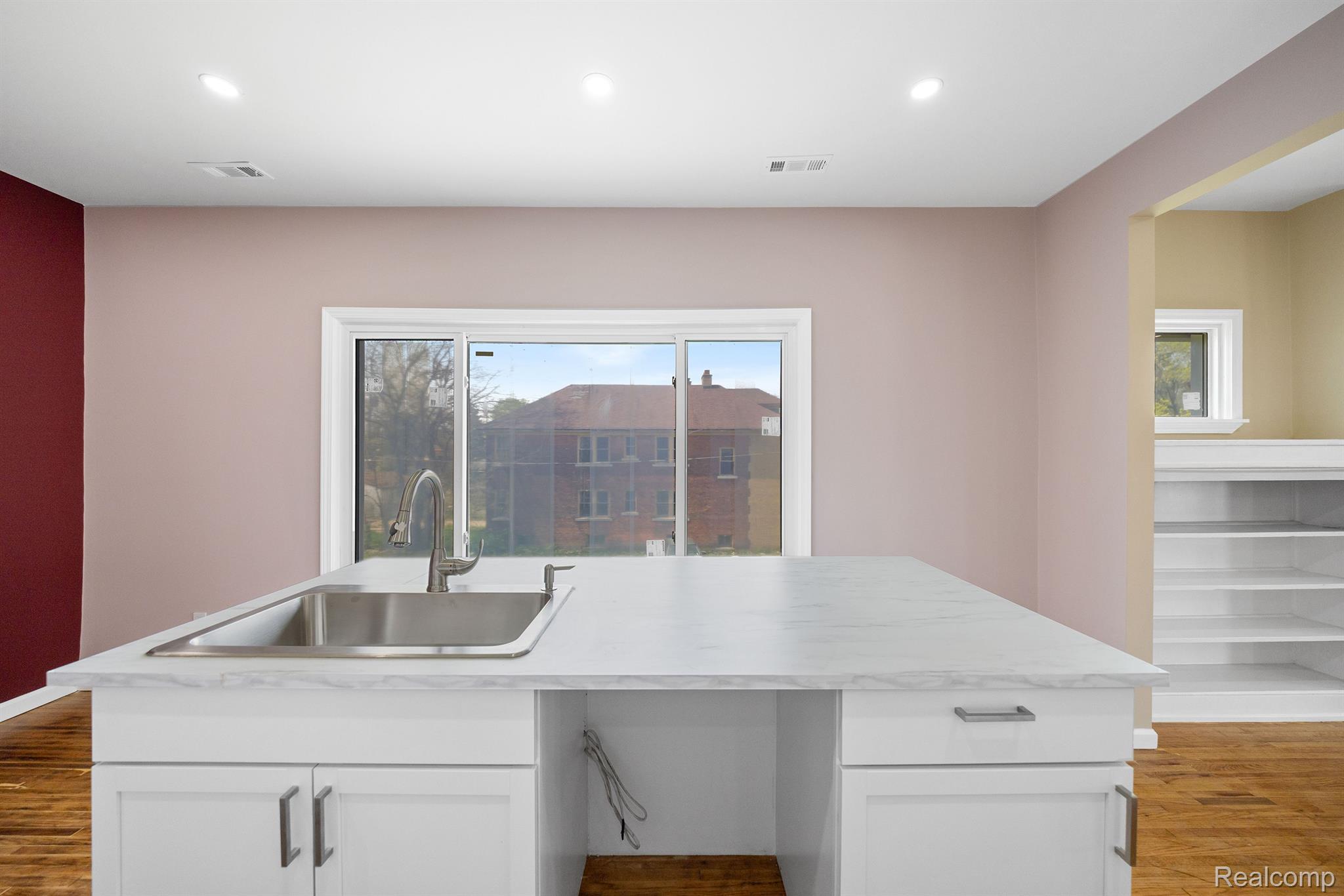 1989 GLADSTONE Street