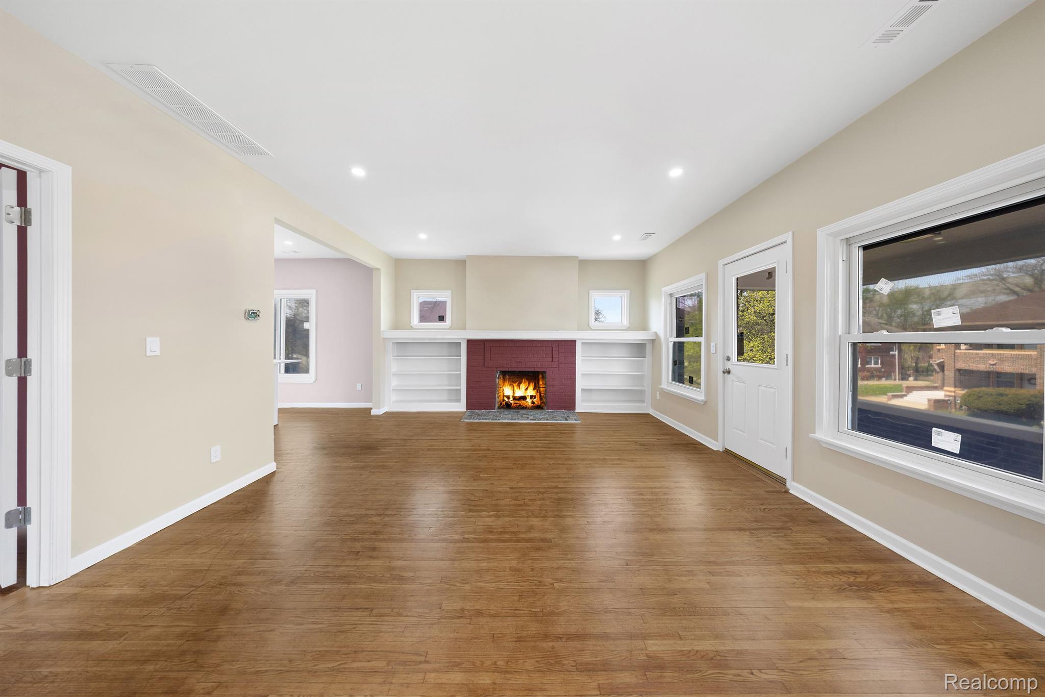 1989 GLADSTONE Street