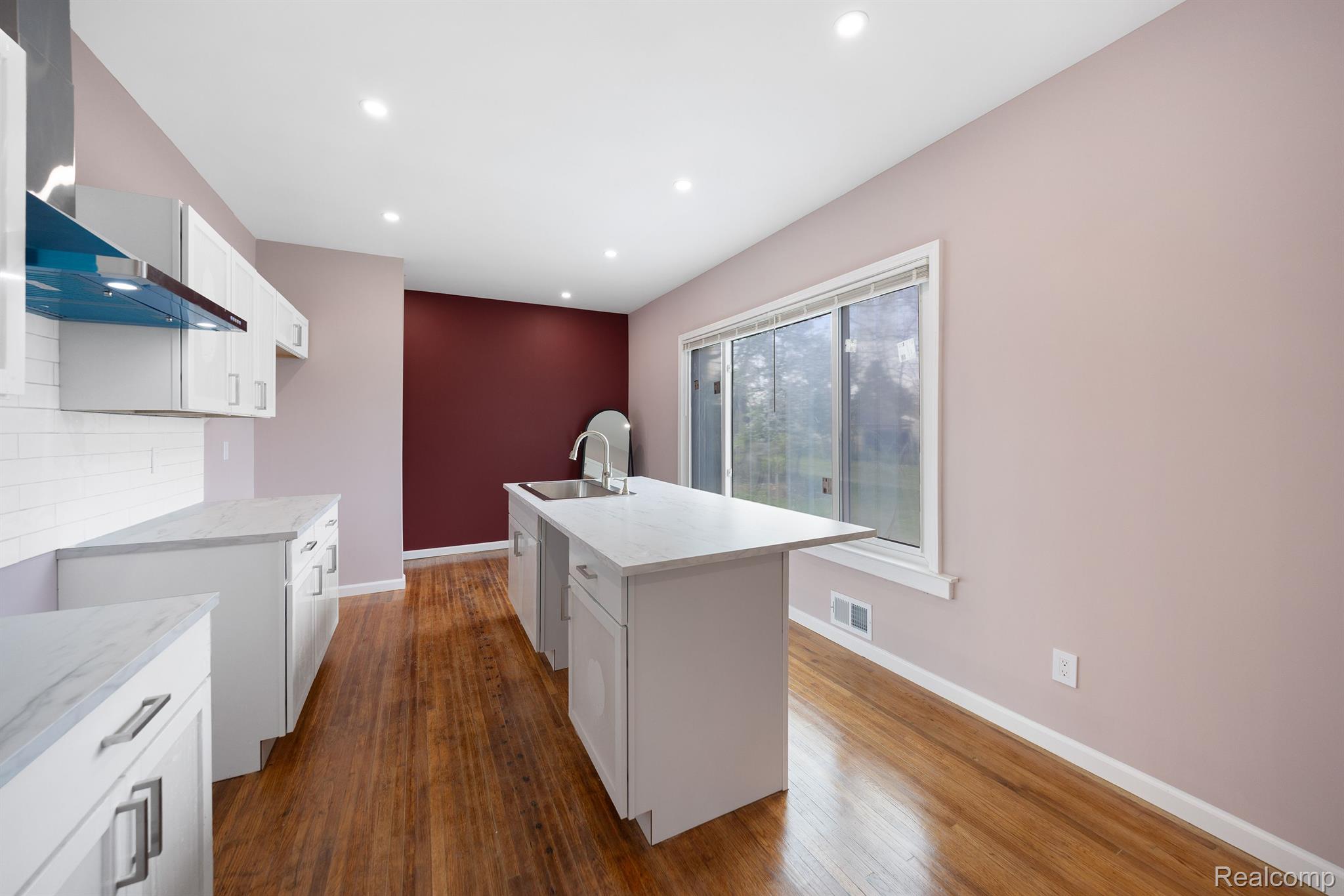 1989 GLADSTONE Street