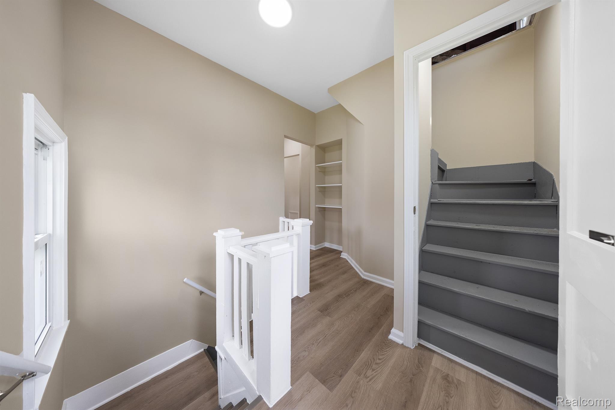 1989 GLADSTONE Street