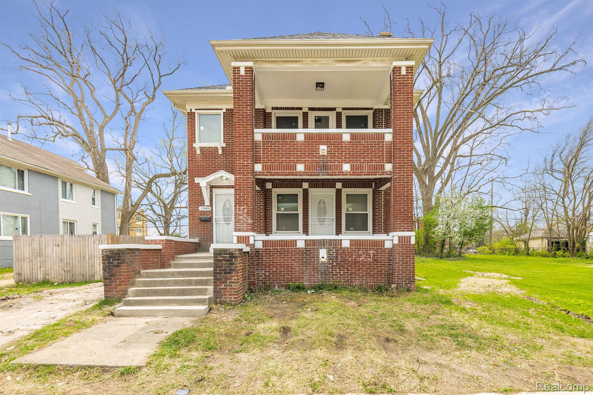 1989 GLADSTONE Street