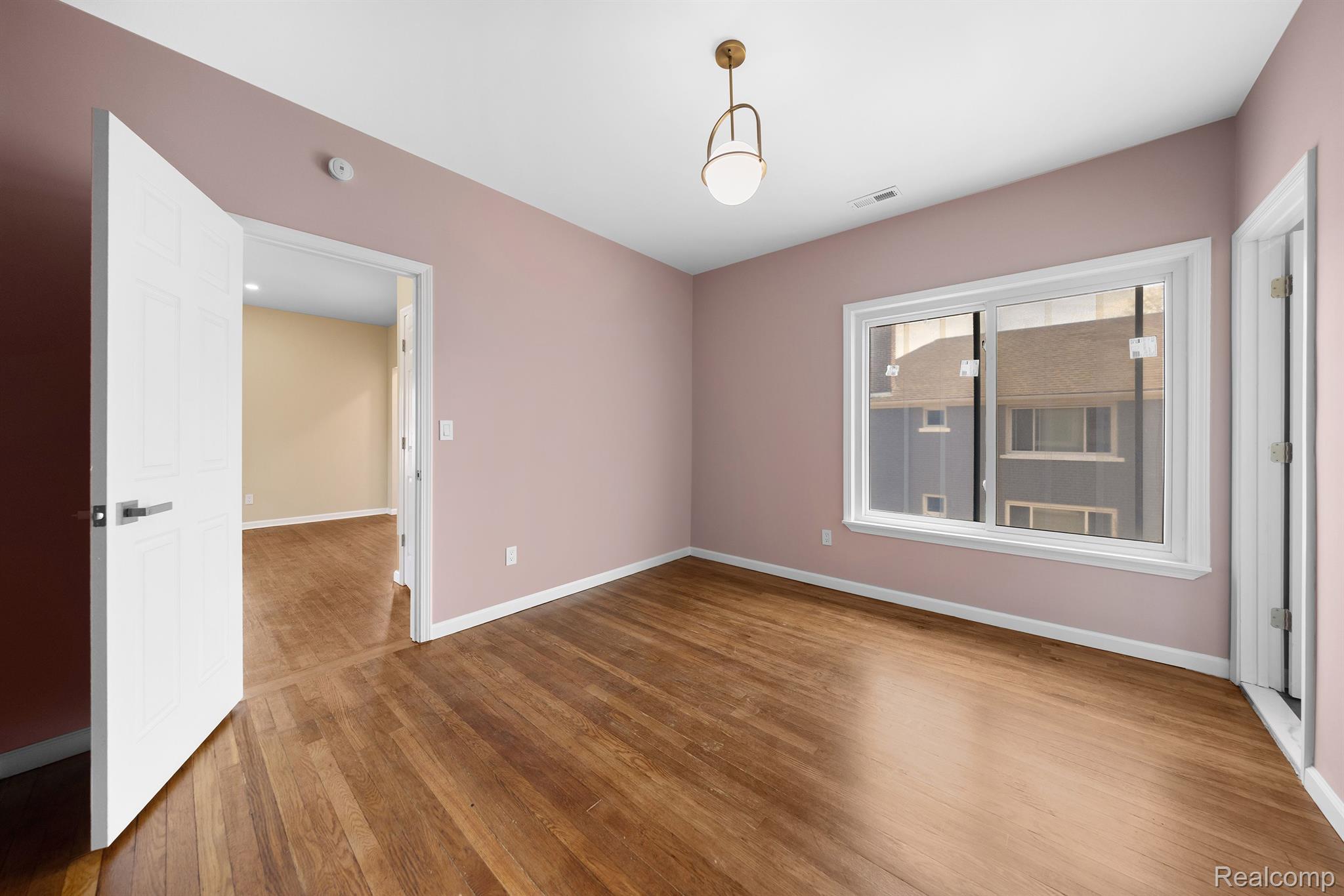 1989 GLADSTONE Street