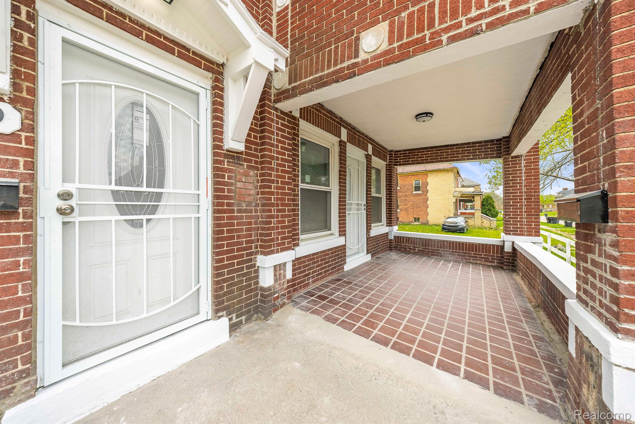 1989 GLADSTONE Street