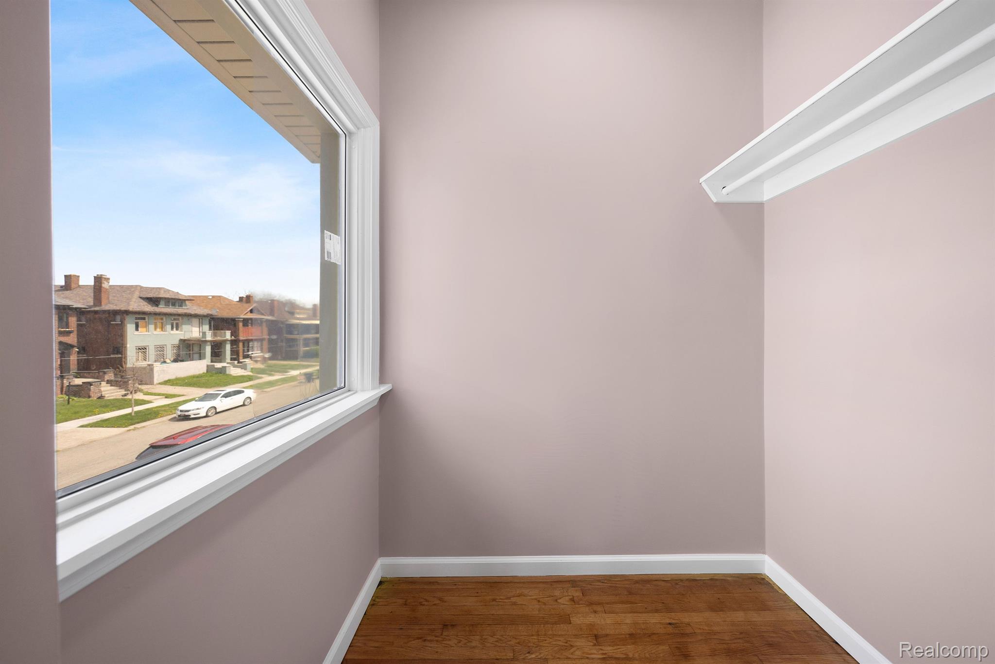 1989 GLADSTONE Street