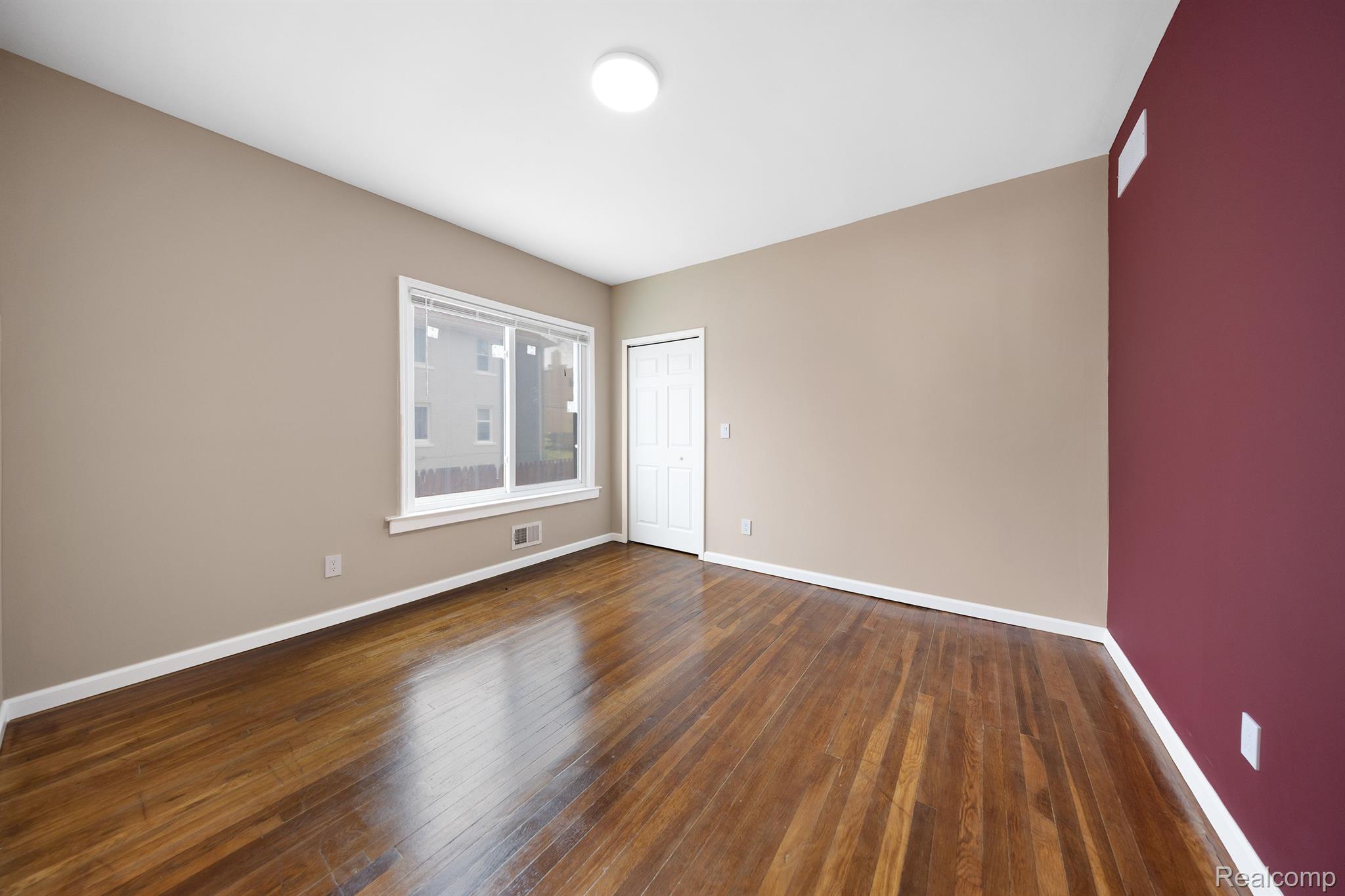 1989 GLADSTONE Street