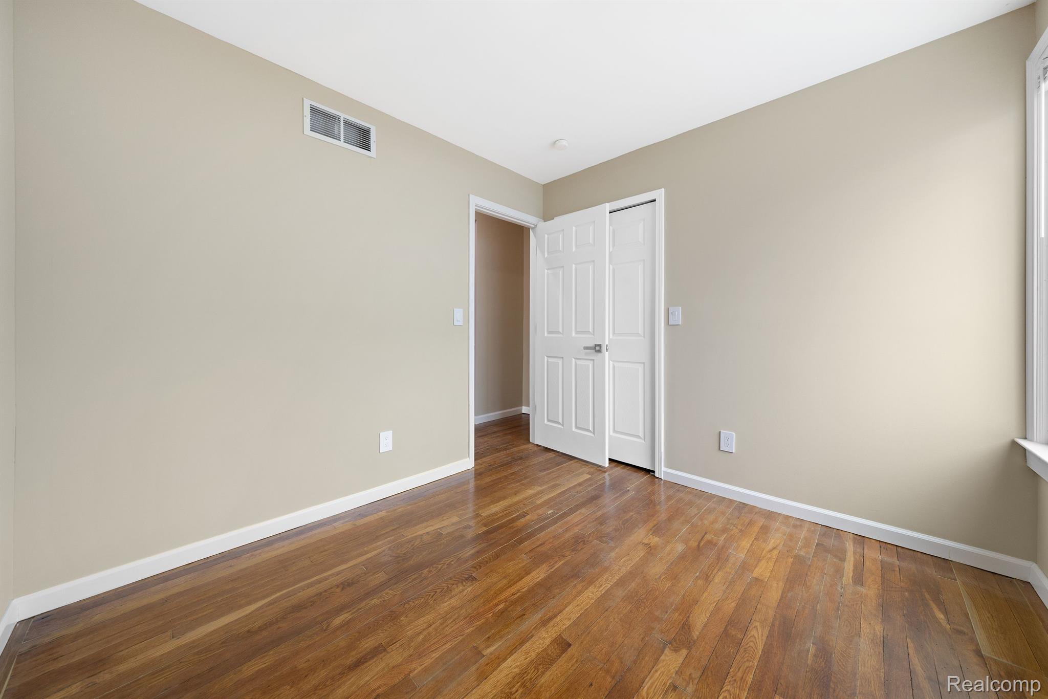 1989 GLADSTONE Street