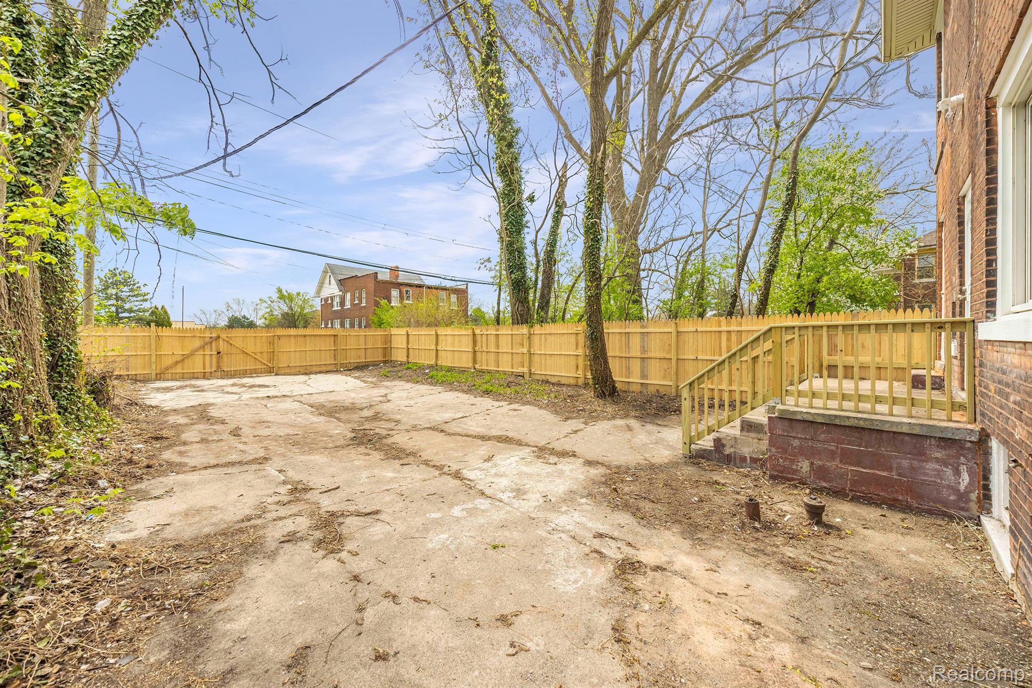 1989 GLADSTONE Street