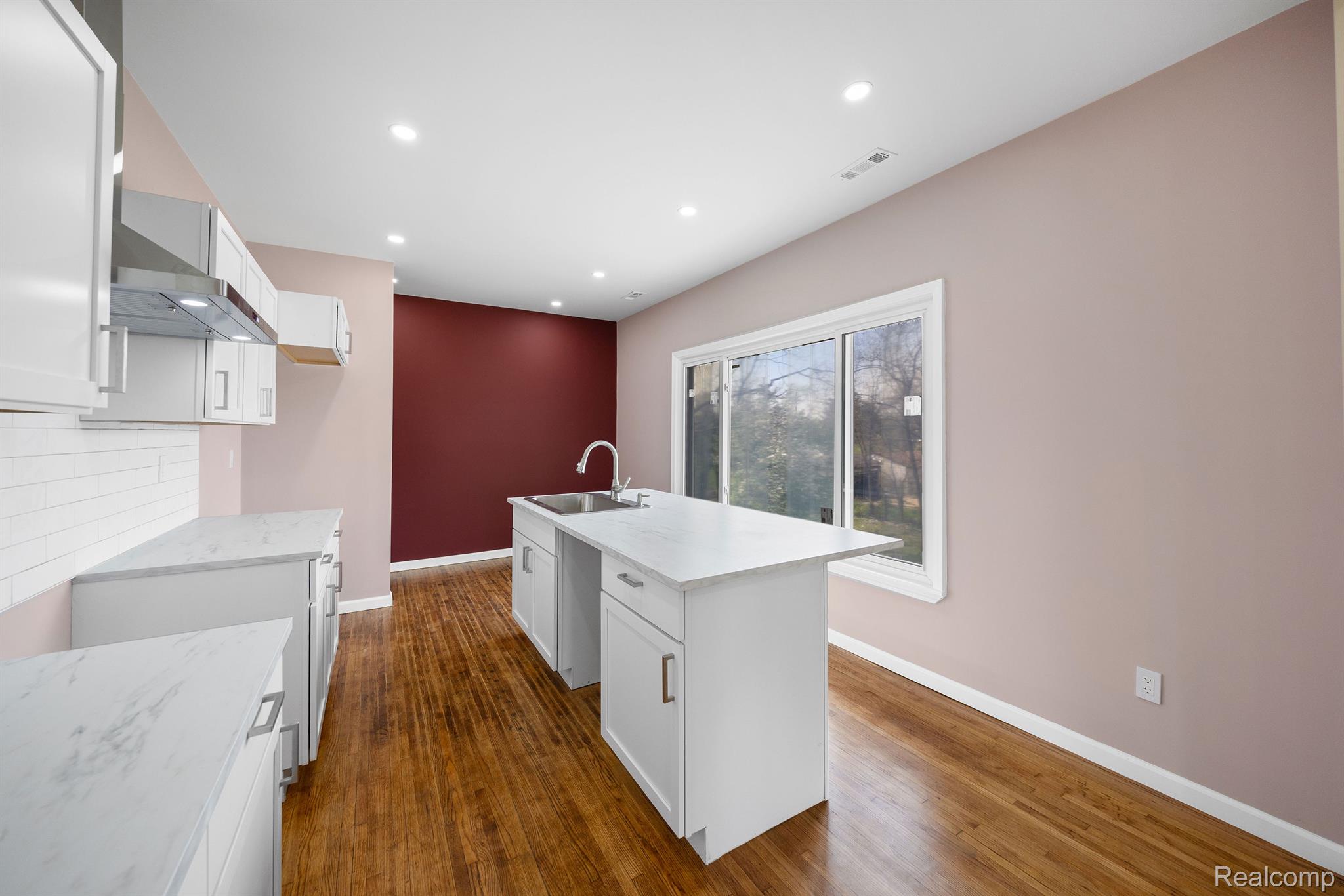 1989 GLADSTONE Street