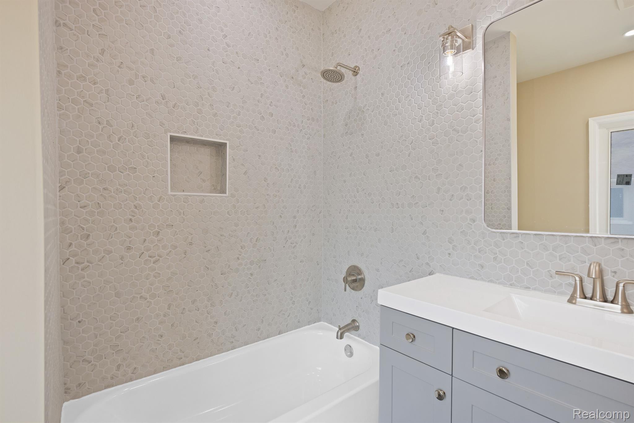 1989 GLADSTONE Street