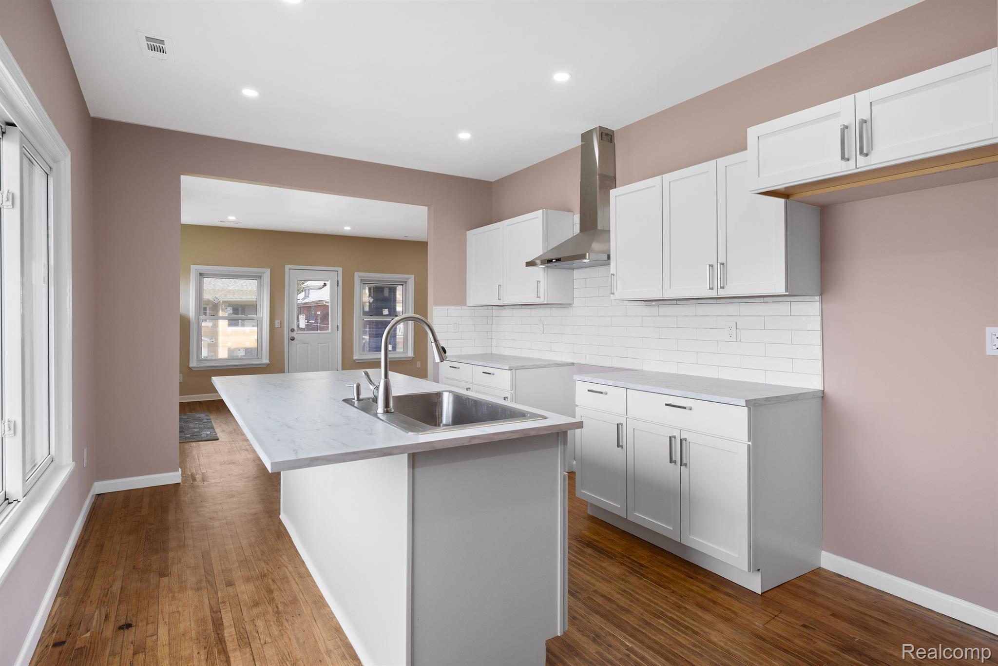 1989 GLADSTONE Street