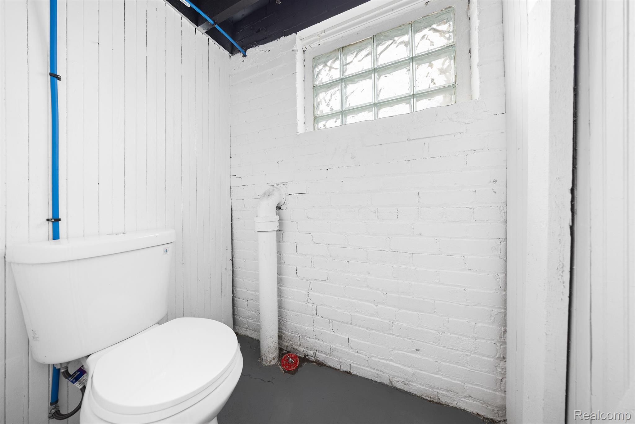 1989 GLADSTONE Street