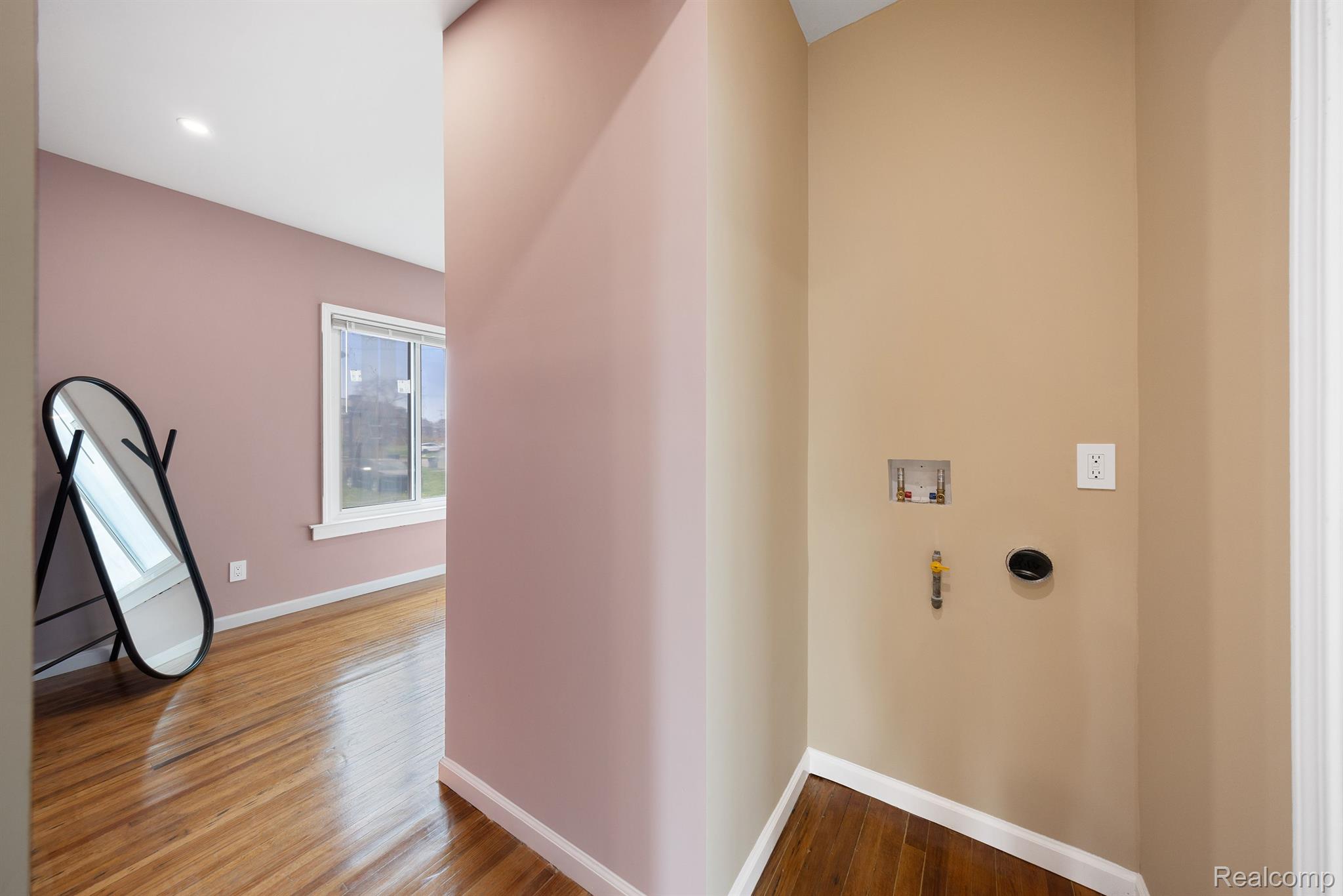 1989 GLADSTONE Street