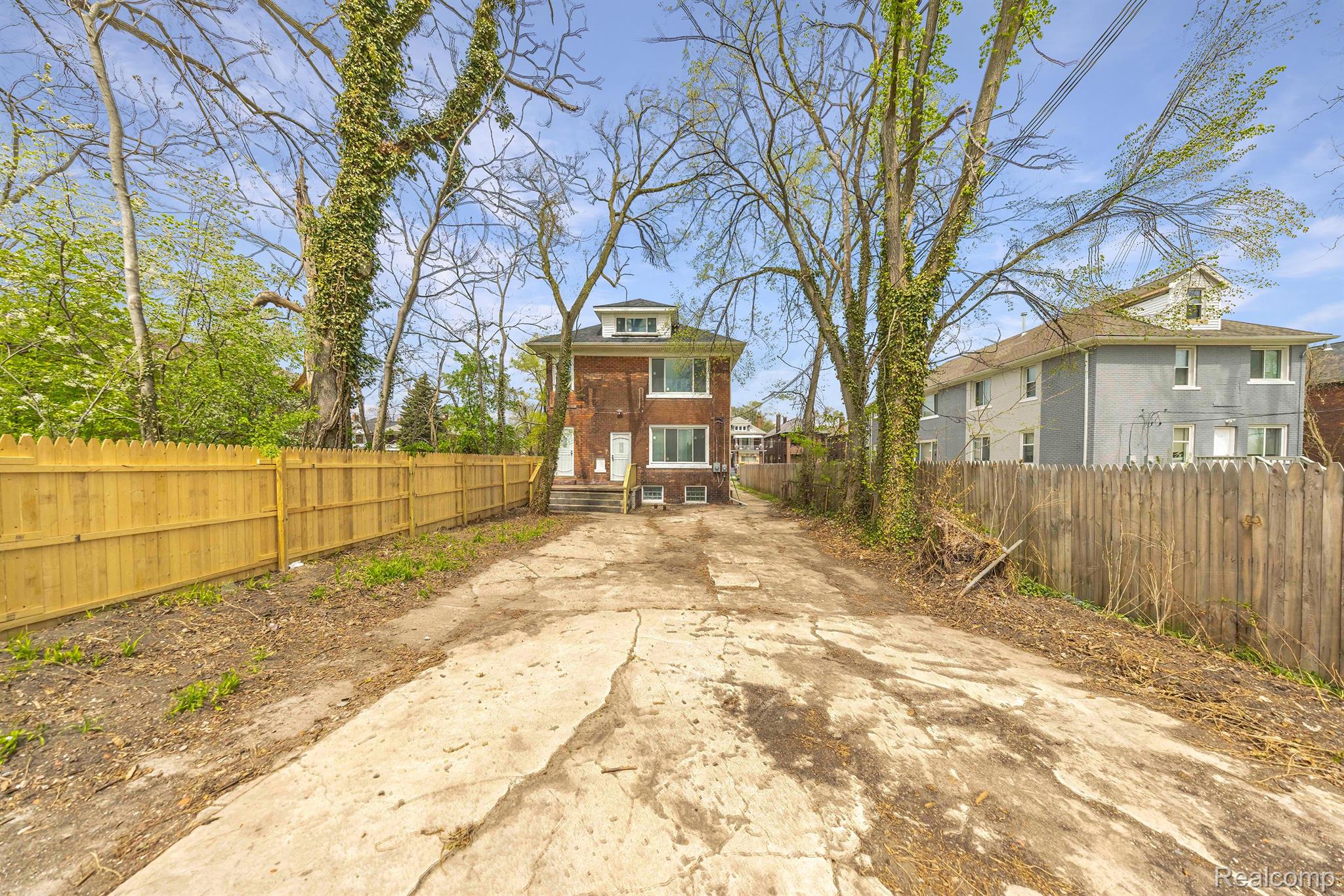 1989 GLADSTONE Street