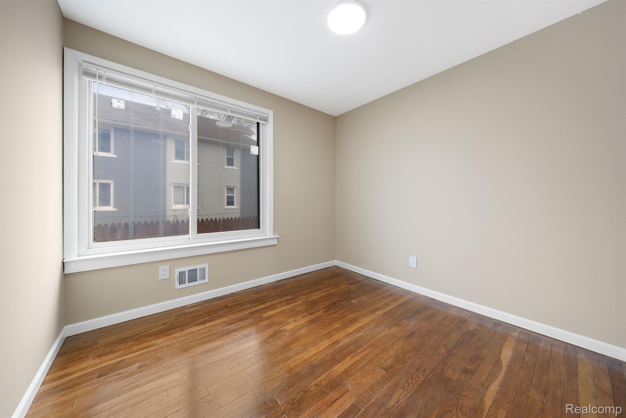 1989 GLADSTONE Street