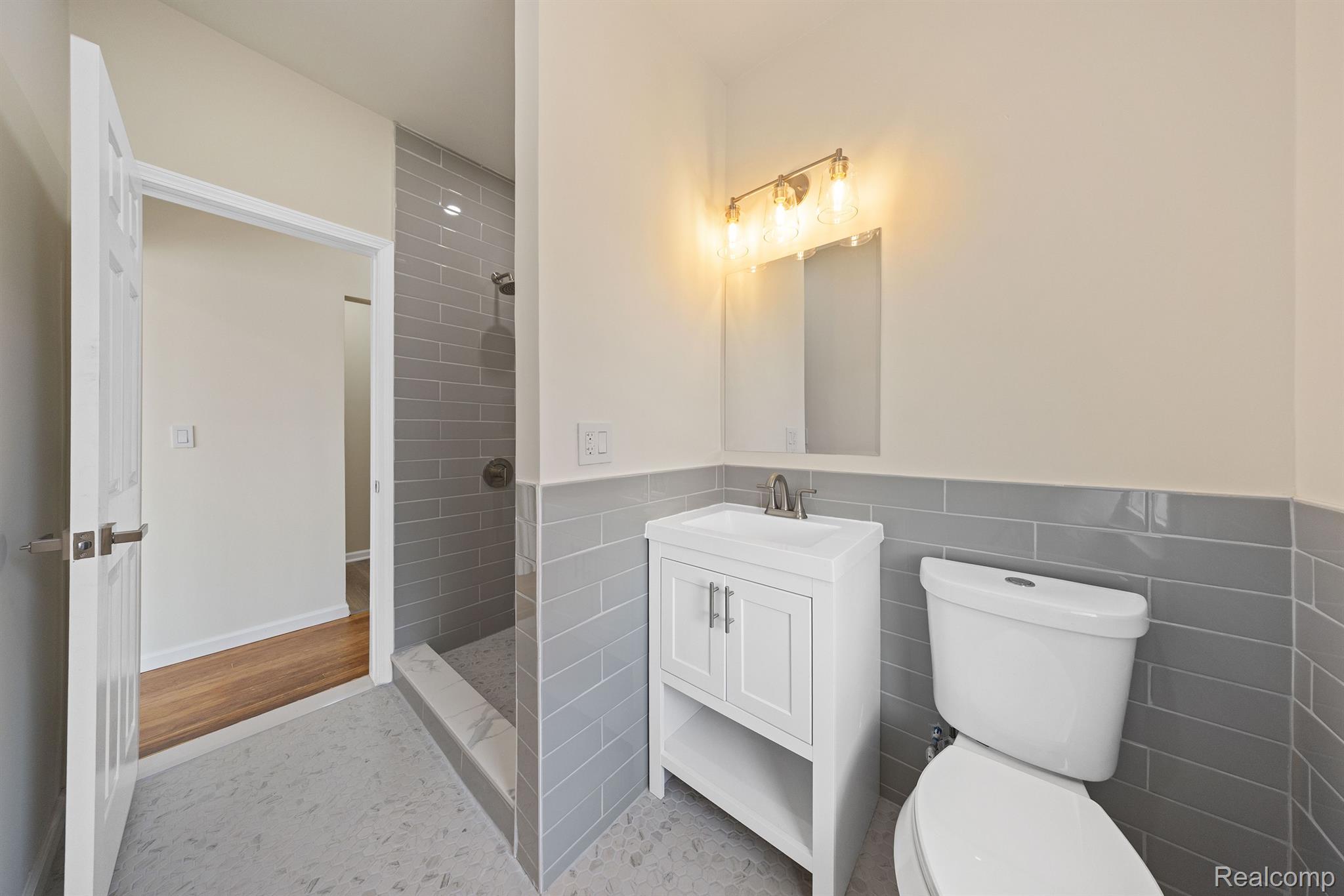 1989 GLADSTONE Street