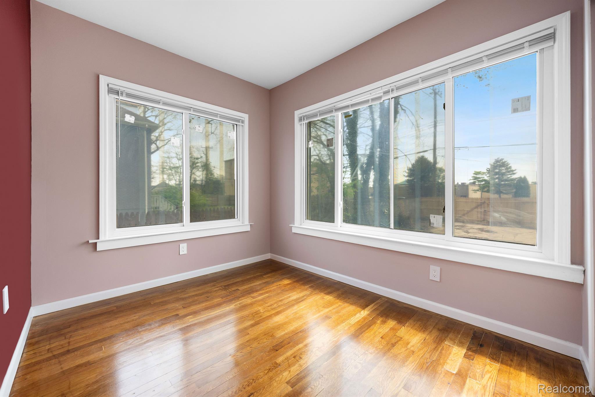 1989 GLADSTONE Street