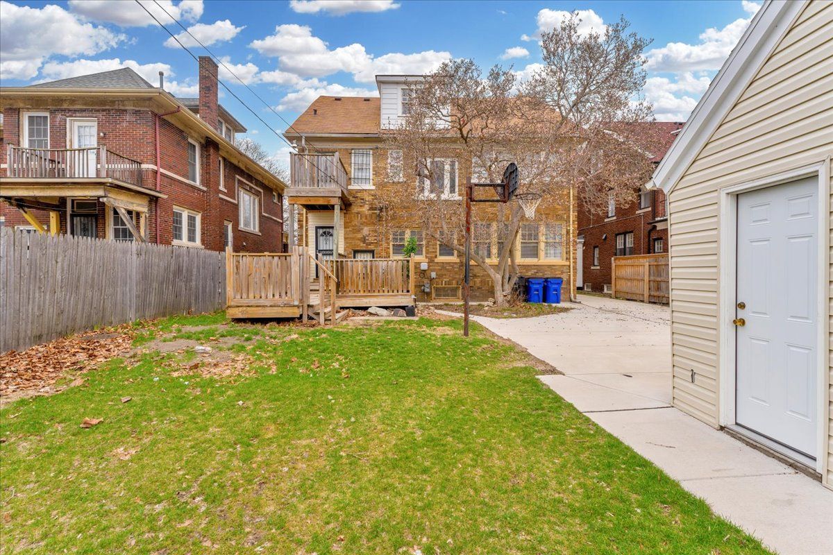 2285 Chicago Blvd