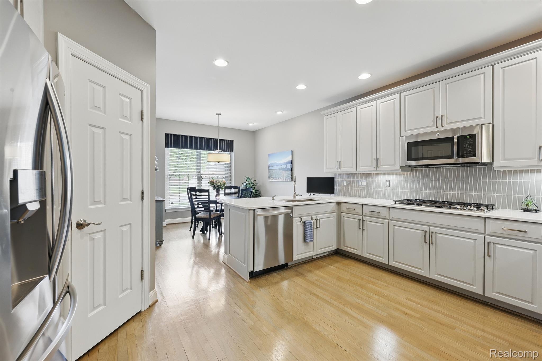 44586 BROADMOOR Circle N