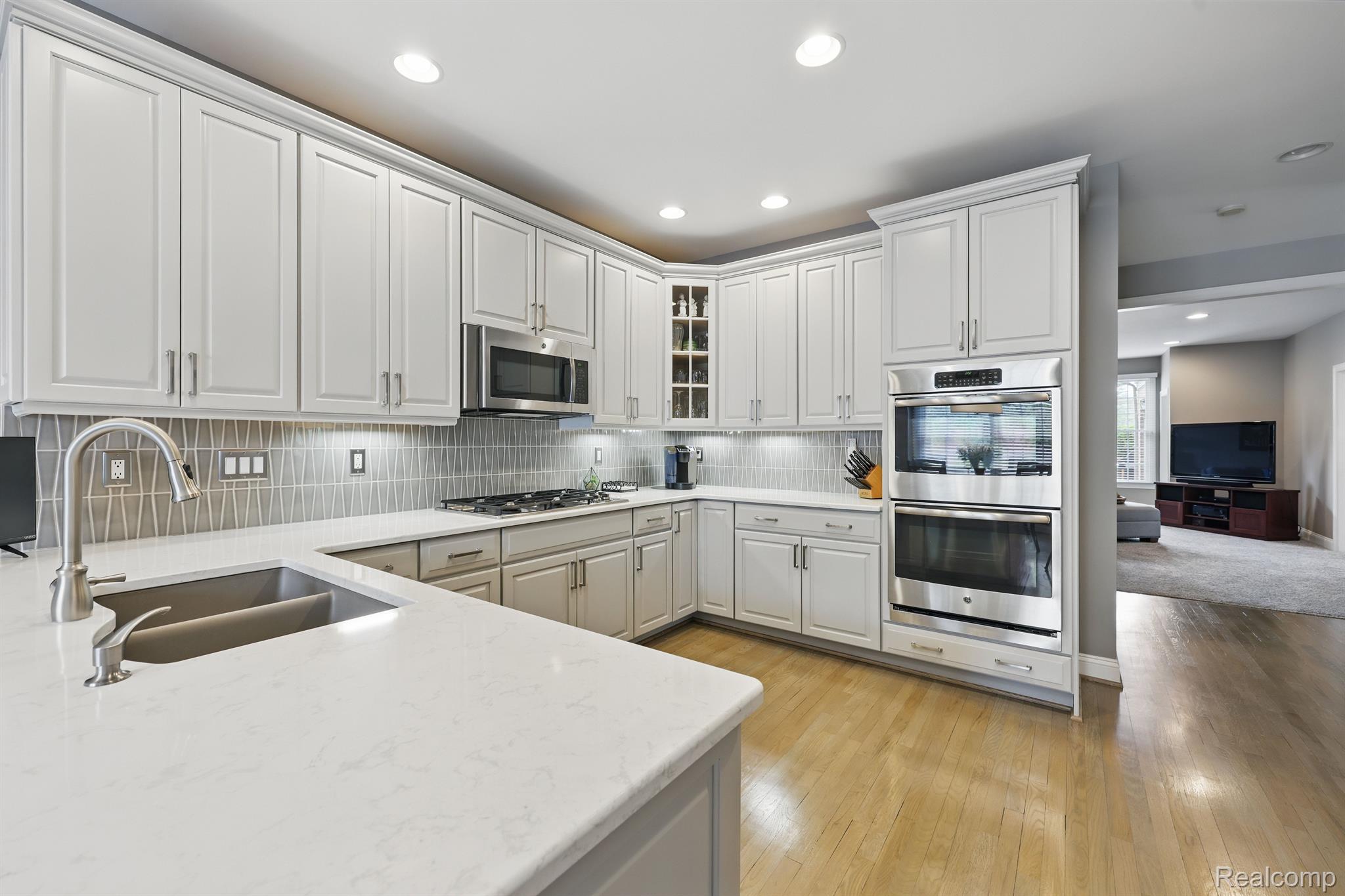 44586 BROADMOOR Circle N