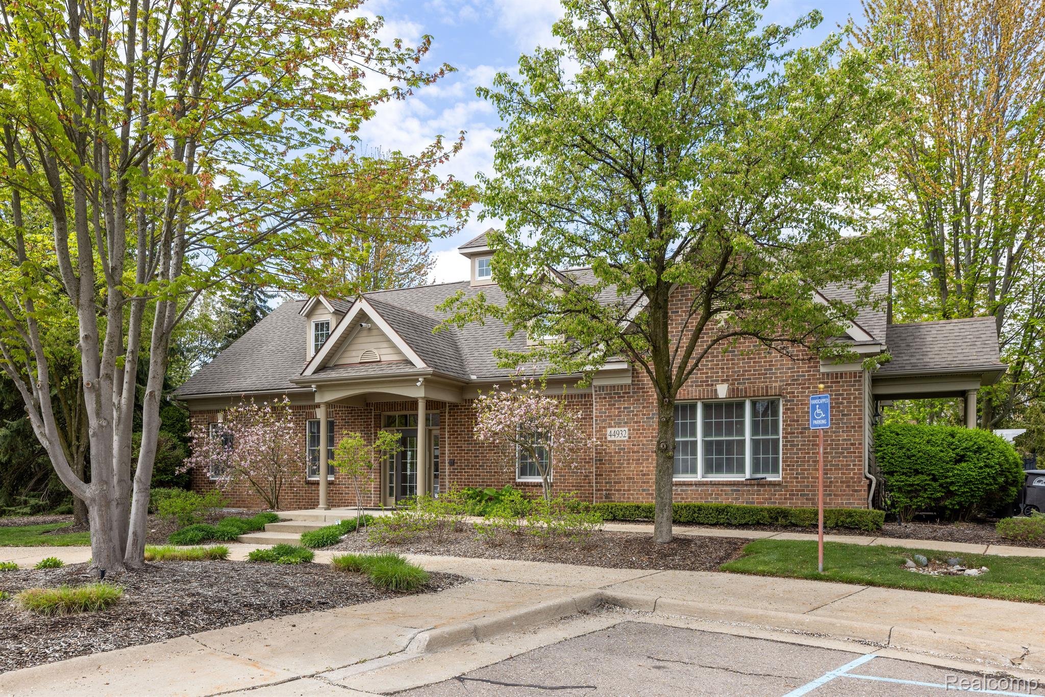 44586 BROADMOOR Circle N