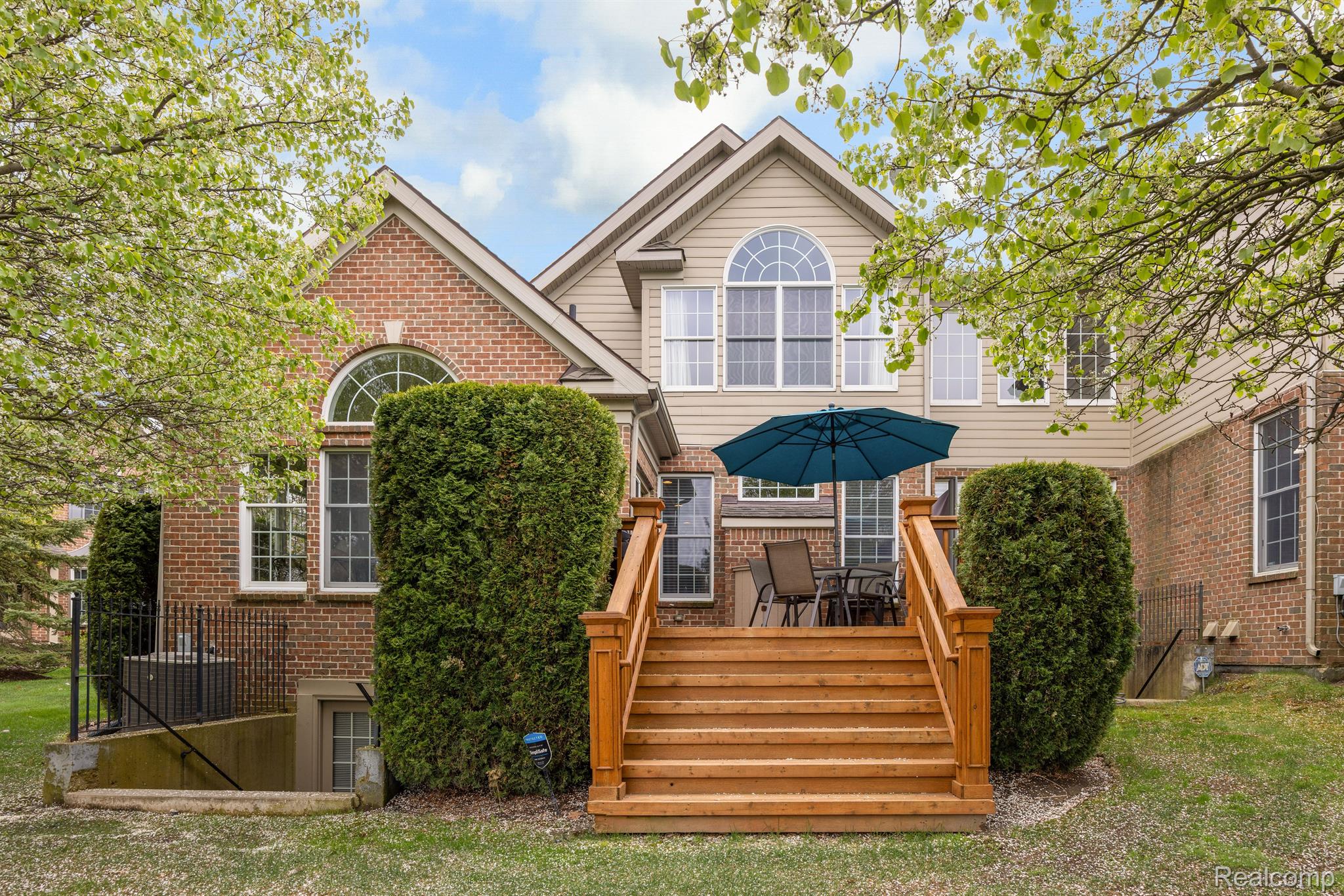 44586 BROADMOOR Circle N