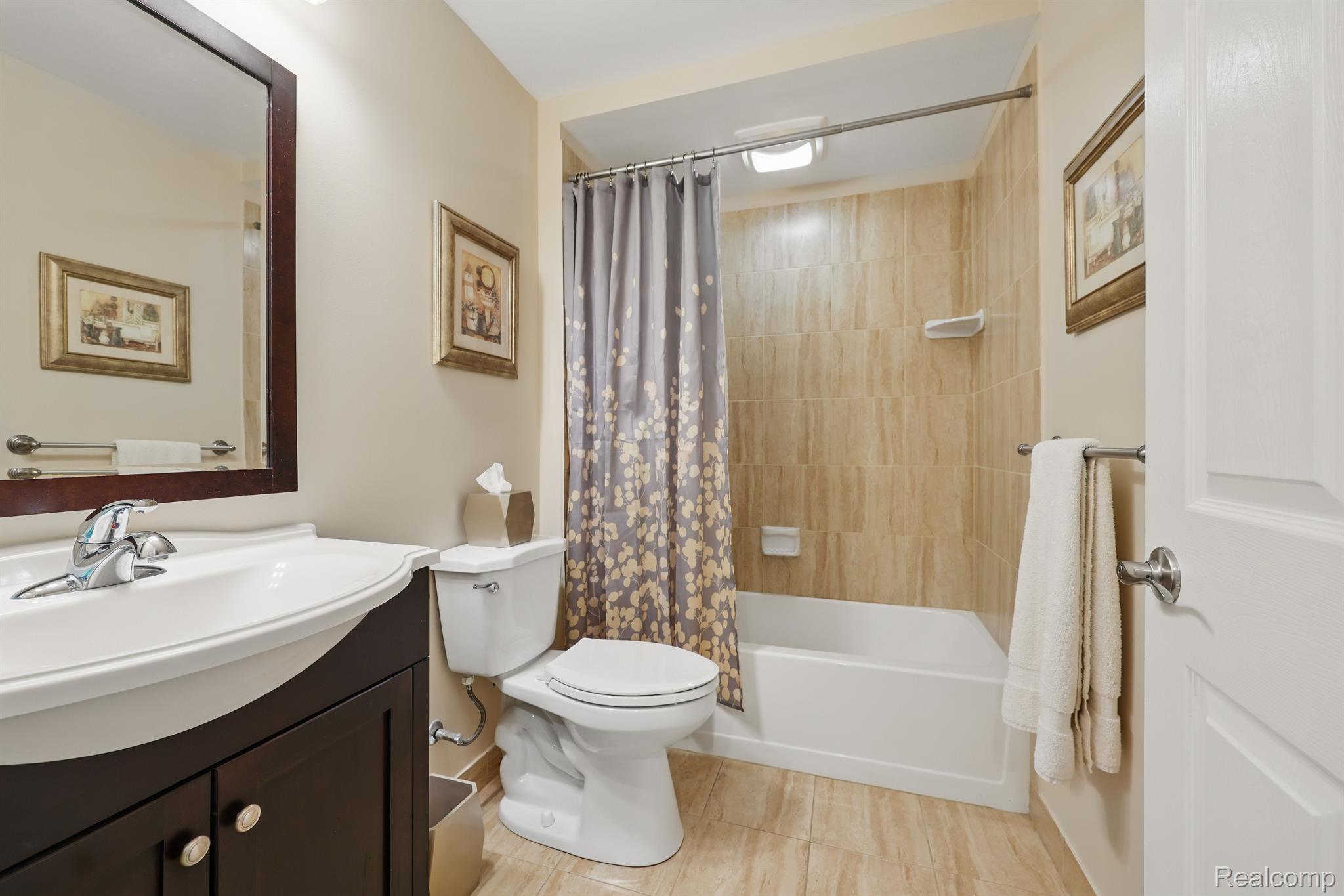 44586 BROADMOOR Circle N