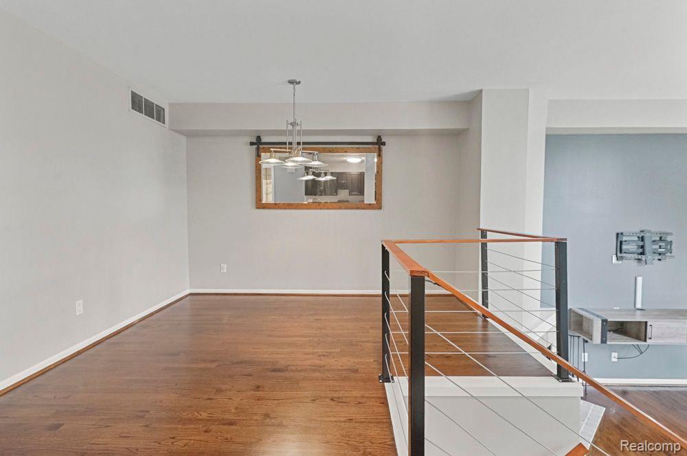 125 W KENILWORTH Avenue