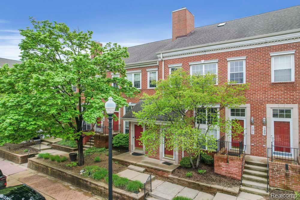 125 W KENILWORTH Avenue