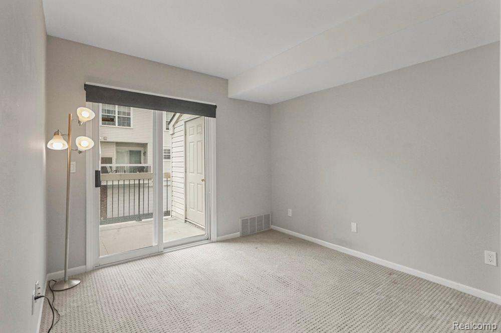 125 W KENILWORTH Avenue