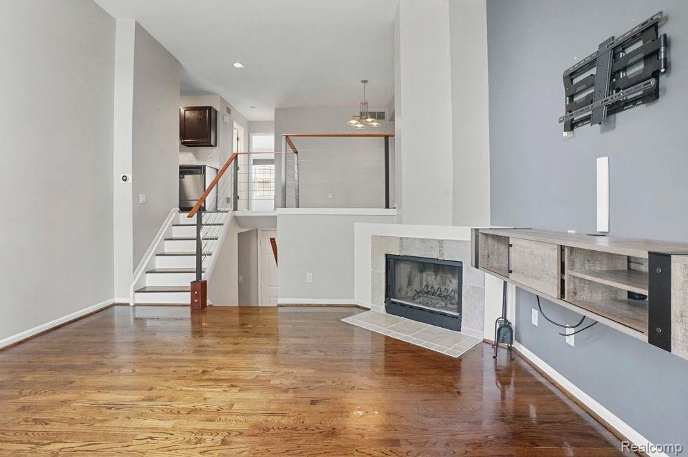 125 W KENILWORTH Avenue