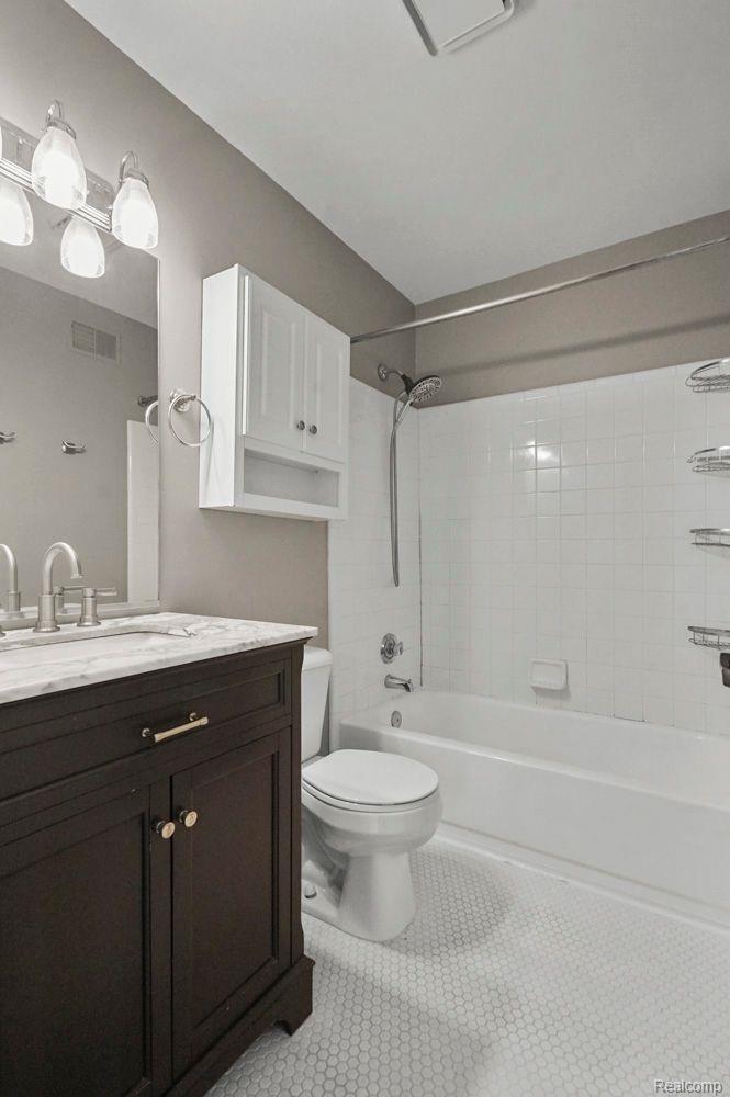 125 W KENILWORTH Avenue