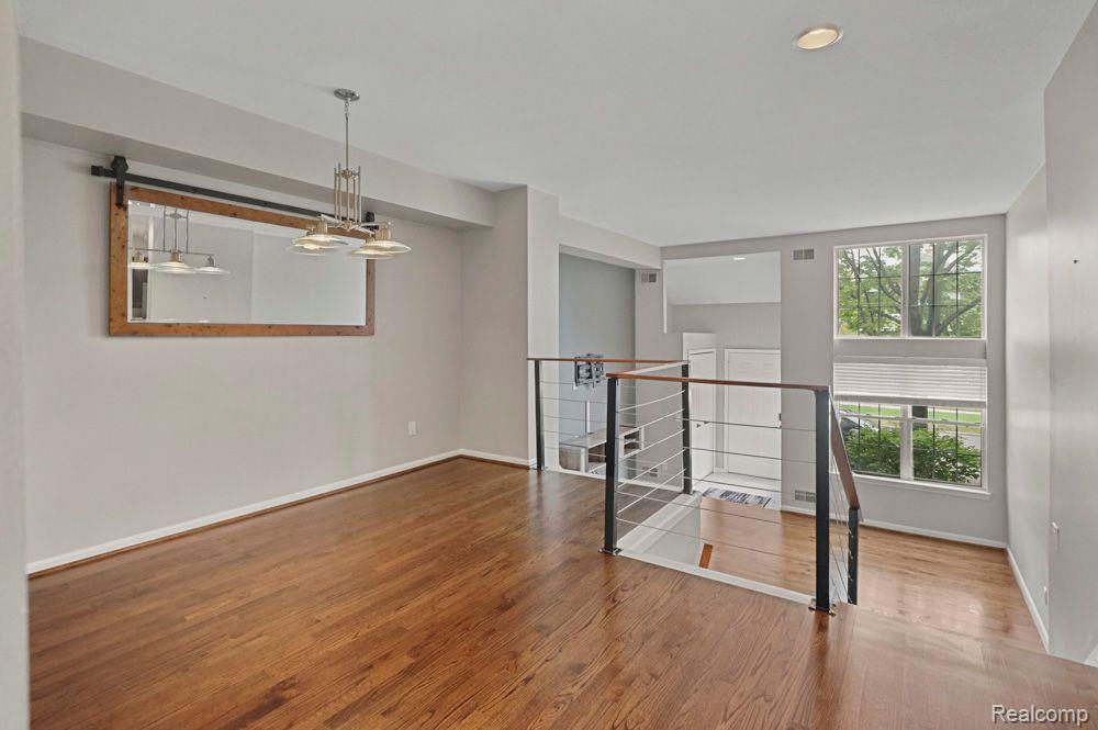 125 W KENILWORTH Avenue