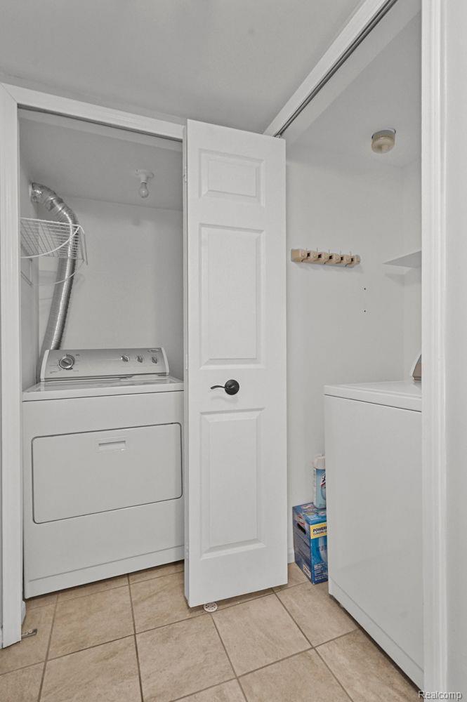 125 W KENILWORTH Avenue