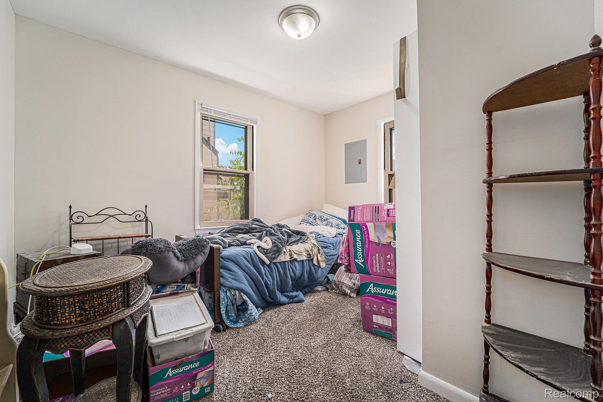 8468 JEWETT Avenue