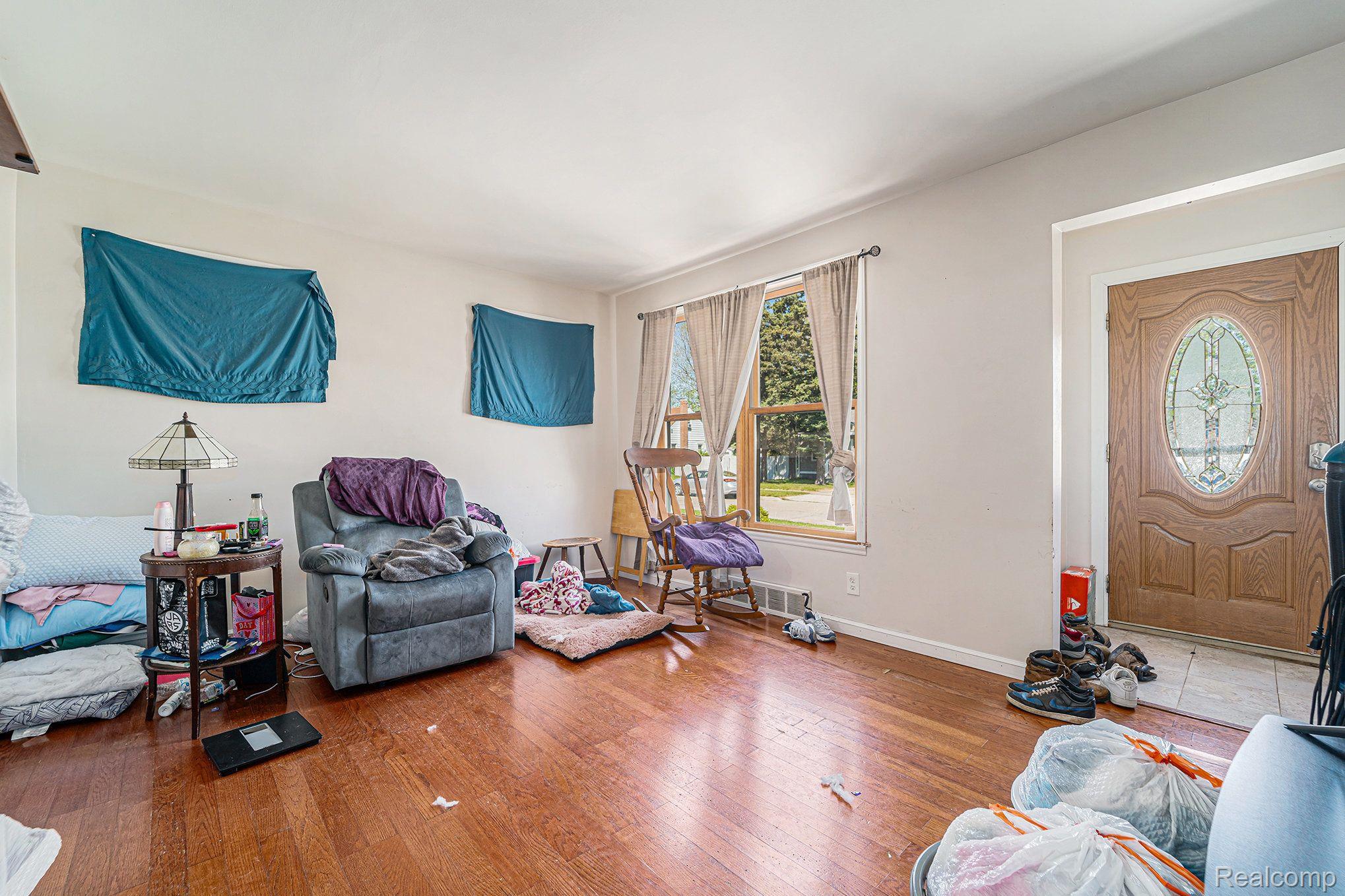 8468 JEWETT Avenue