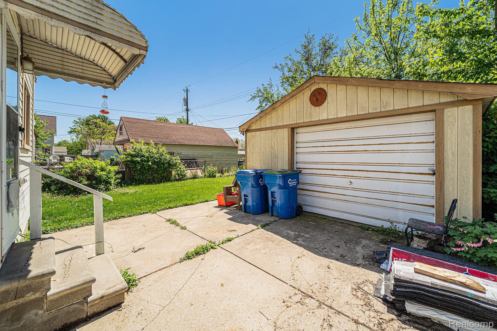 8468 JEWETT Avenue