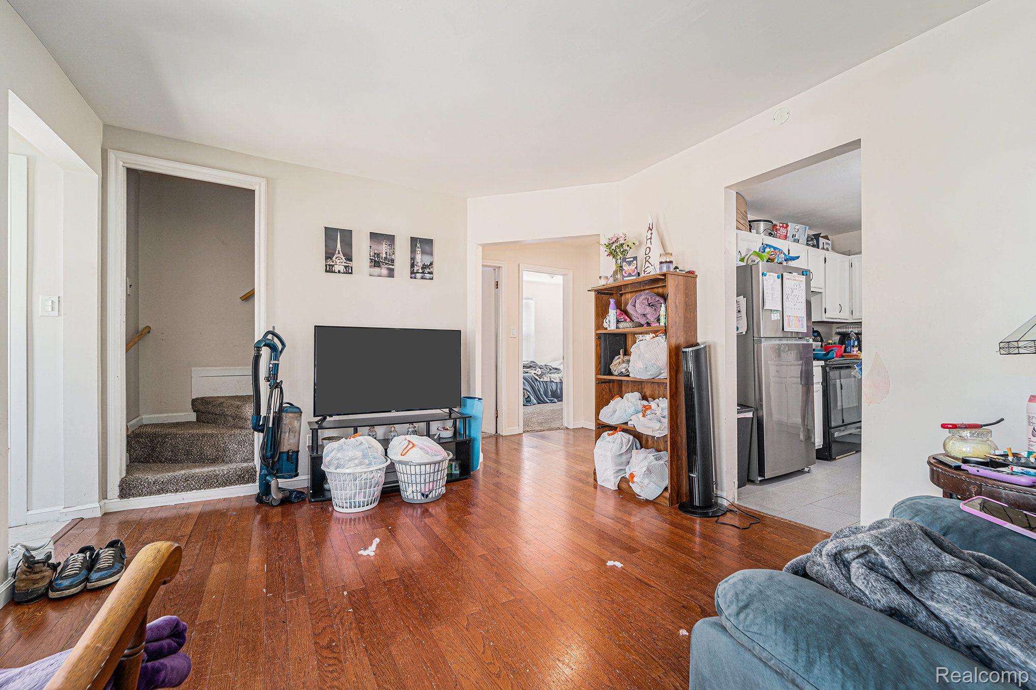 8468 JEWETT Avenue