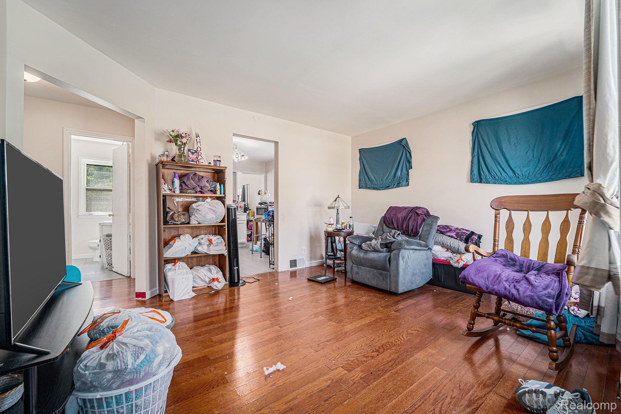 8468 JEWETT Avenue