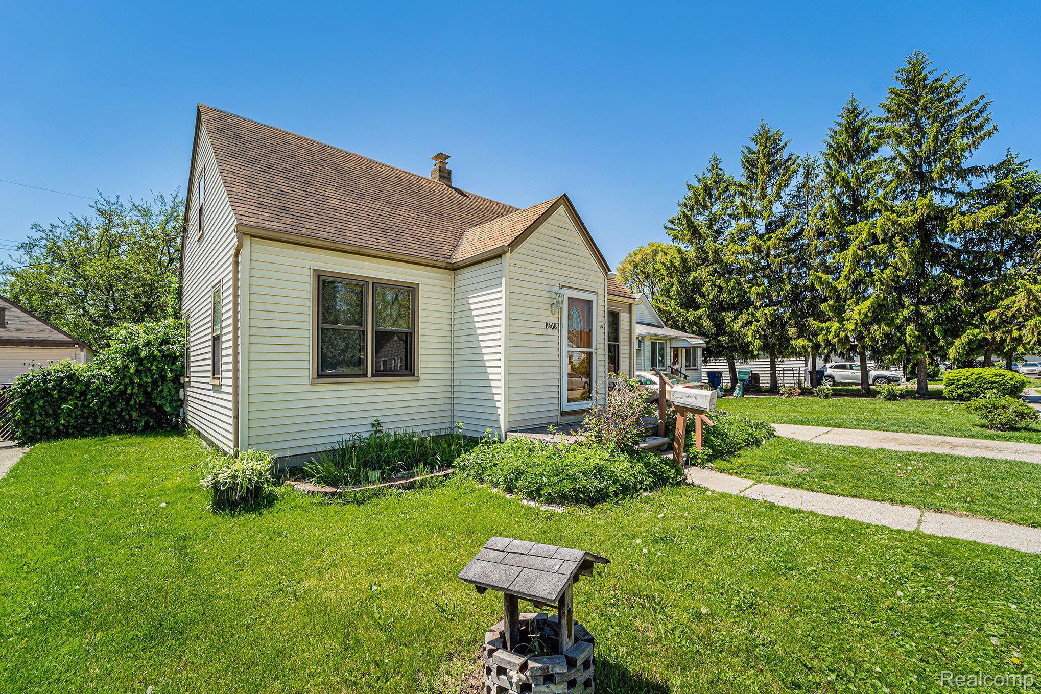 8468 JEWETT Avenue