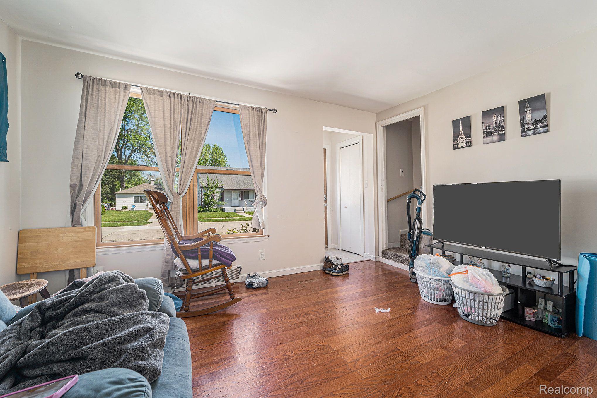 8468 JEWETT Avenue
