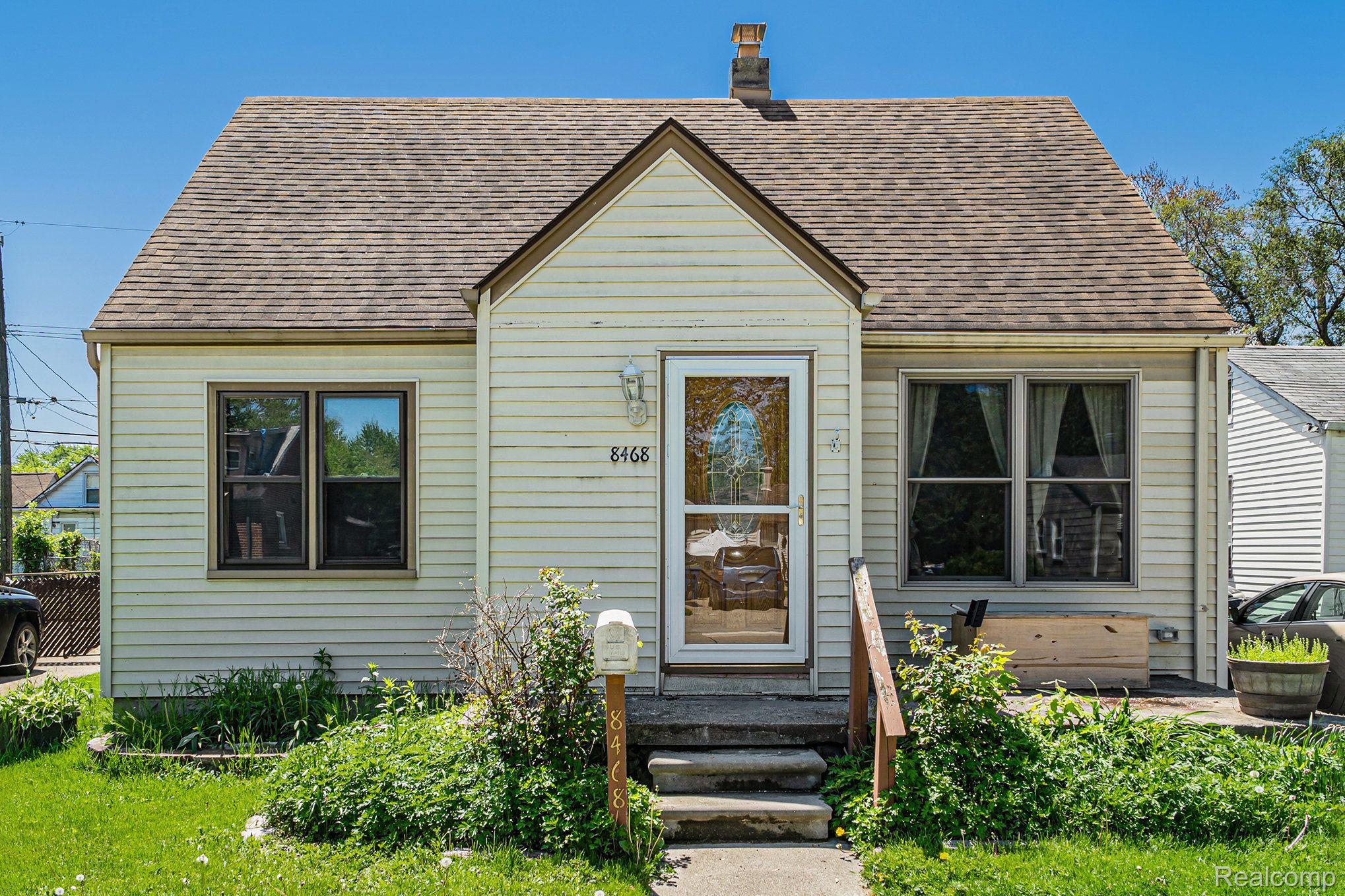 8468 JEWETT Avenue