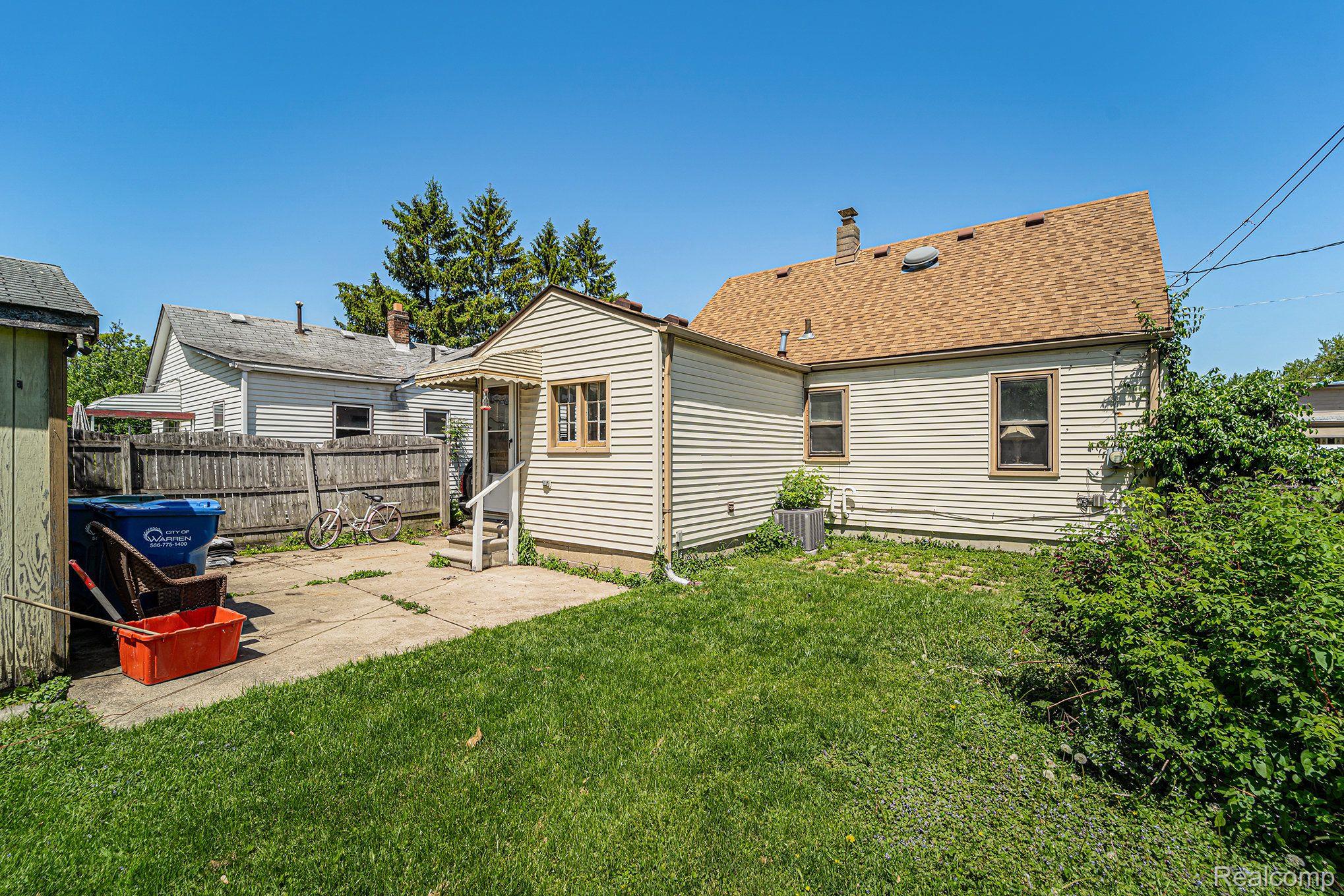 8468 JEWETT Avenue