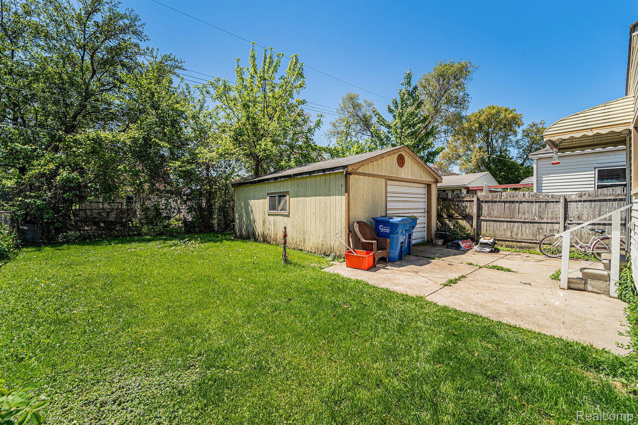 8468 JEWETT Avenue